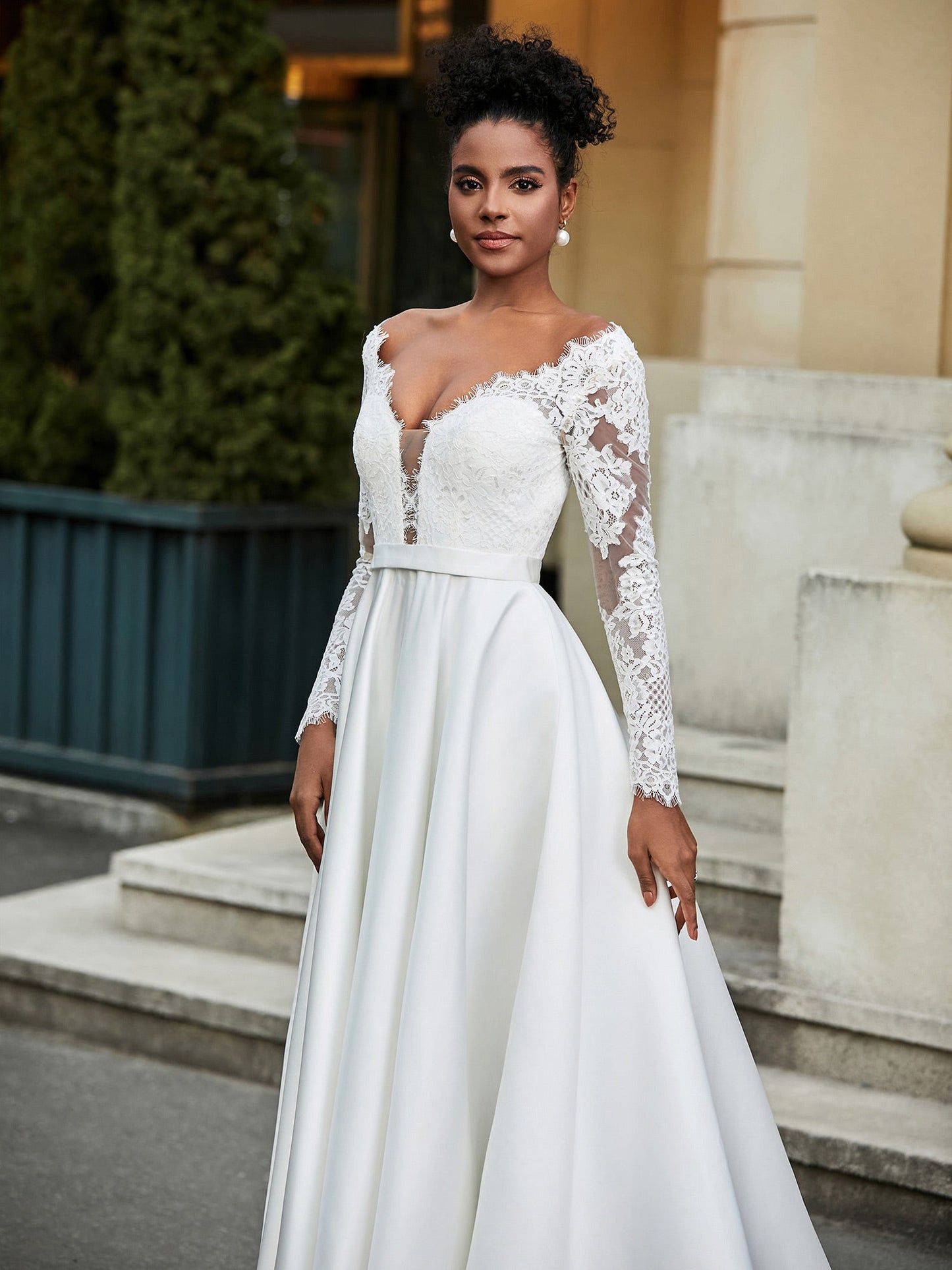 Vestido de Novia A-line con Espalda Descubierta en Encaje y Detalle de Botón Marfil