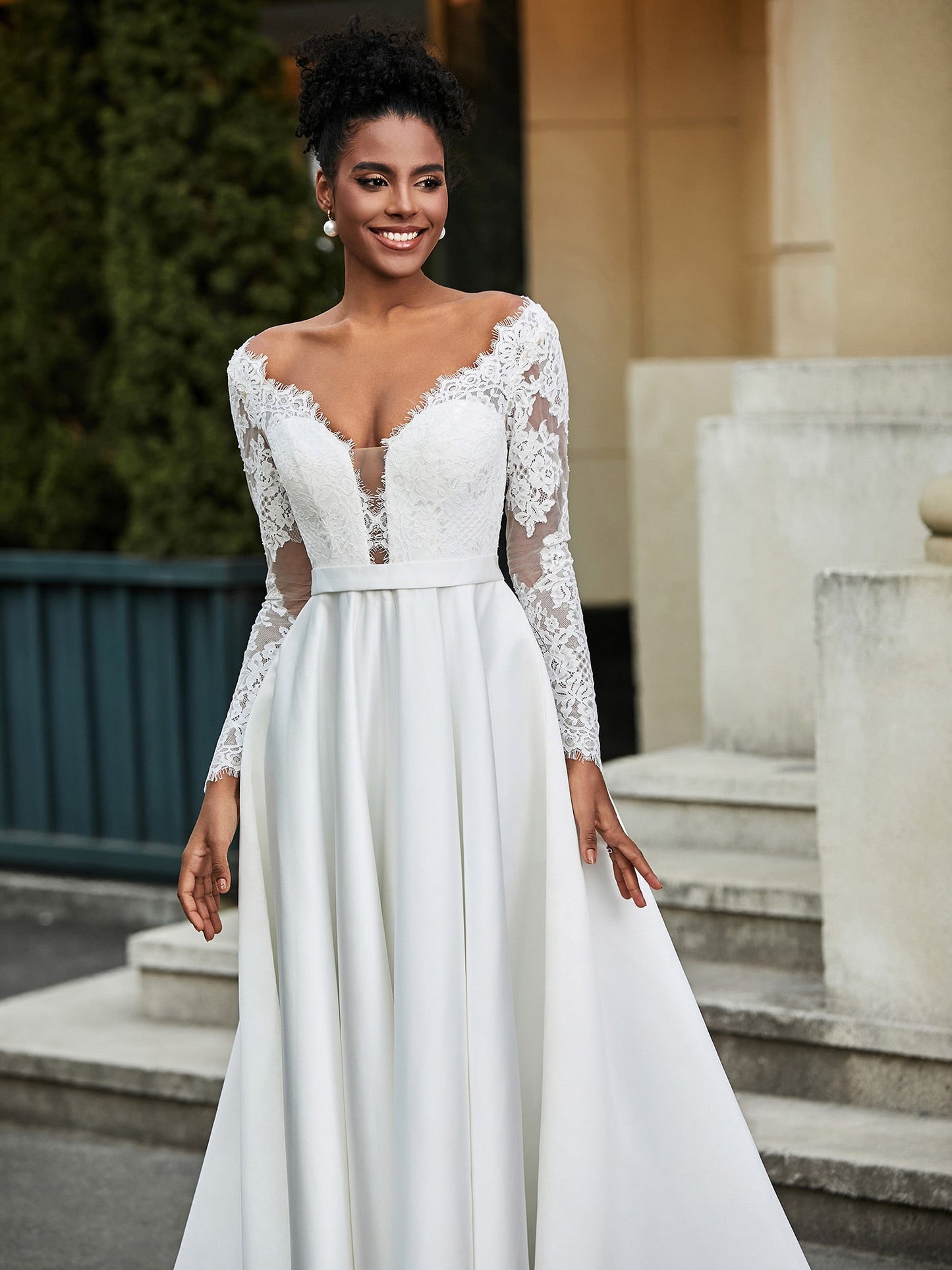 Vestido de Novia A-line con Espalda Descubierta en Encaje y Detalle de Botón Marfil