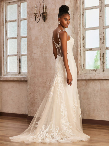 Vestido de Novia de Encaje con Escote Corazón y Cola Barrida en Color Marfil