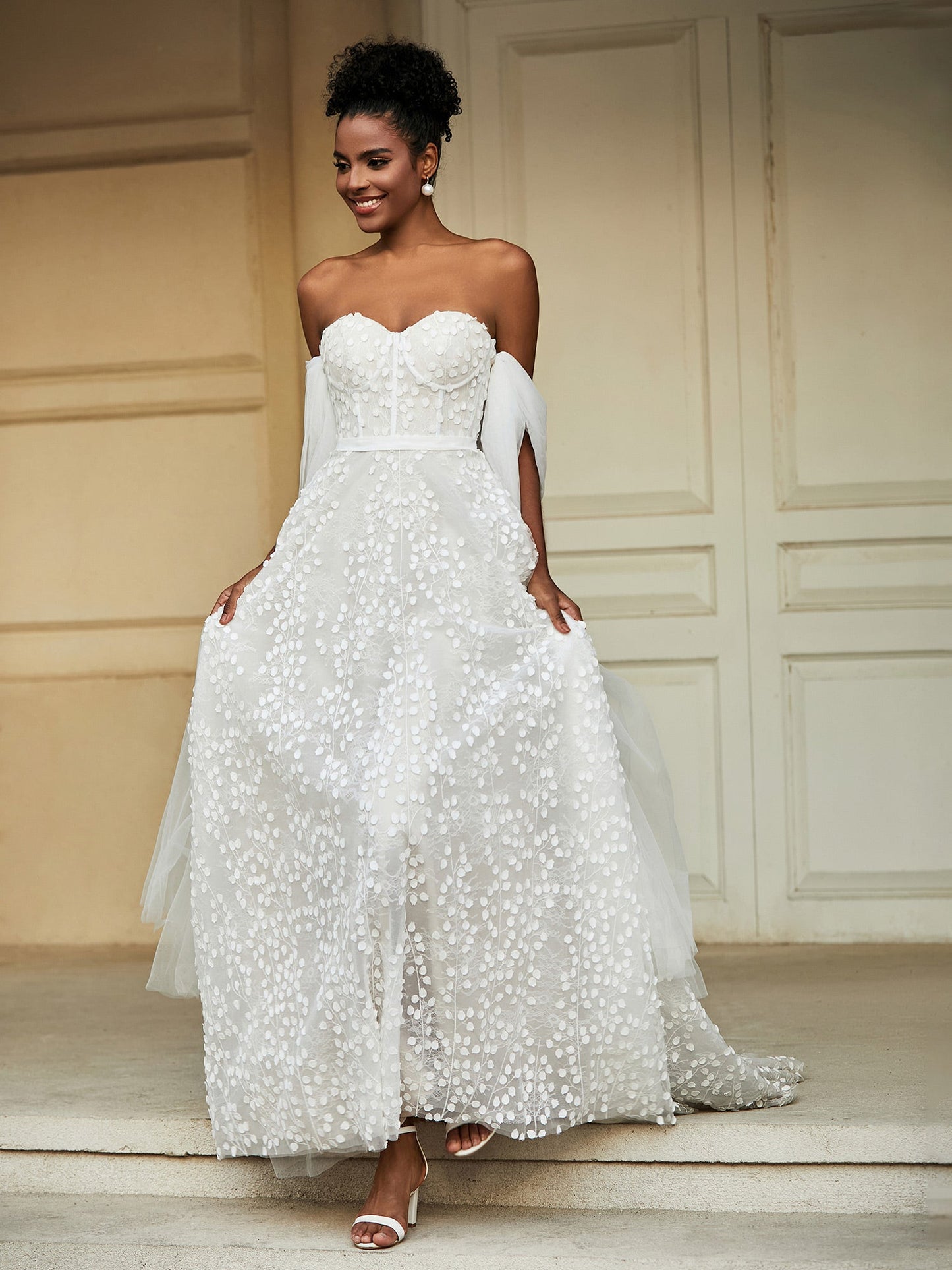 Ivoire Sans Manches Robe de Mariée A-ligne en Dentelle avec Col en Coeur