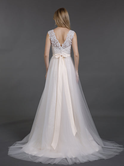 Vestido de Novia de Playa Marfil con Collar en V de Encaje y Tul