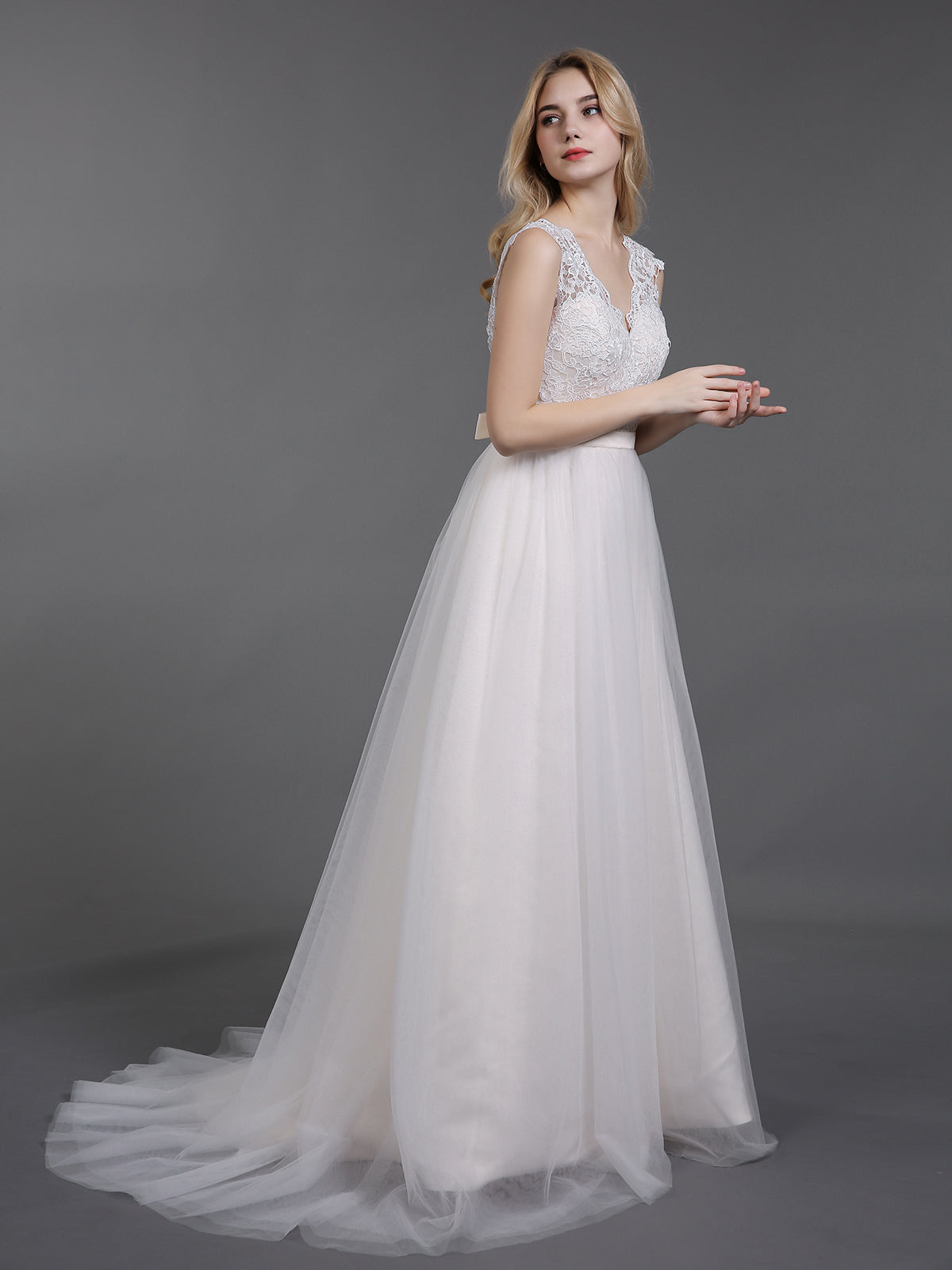 Vestido de Novia de Playa Marfil con Collar en V de Encaje y Tul