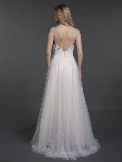 Vestido de Novia de Tul con Corsé de Encaje y Cola Barrida en Color Champagne