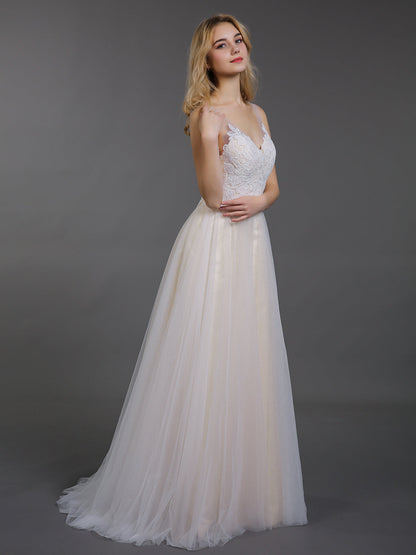 Vestido de Novia de Tul con Corsé de Encaje y Cola Barrida en Color Champagne