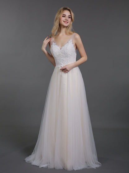 Vestido de Novia de Tul con Corsé de Encaje y Cola Barrida en Color Champagne
