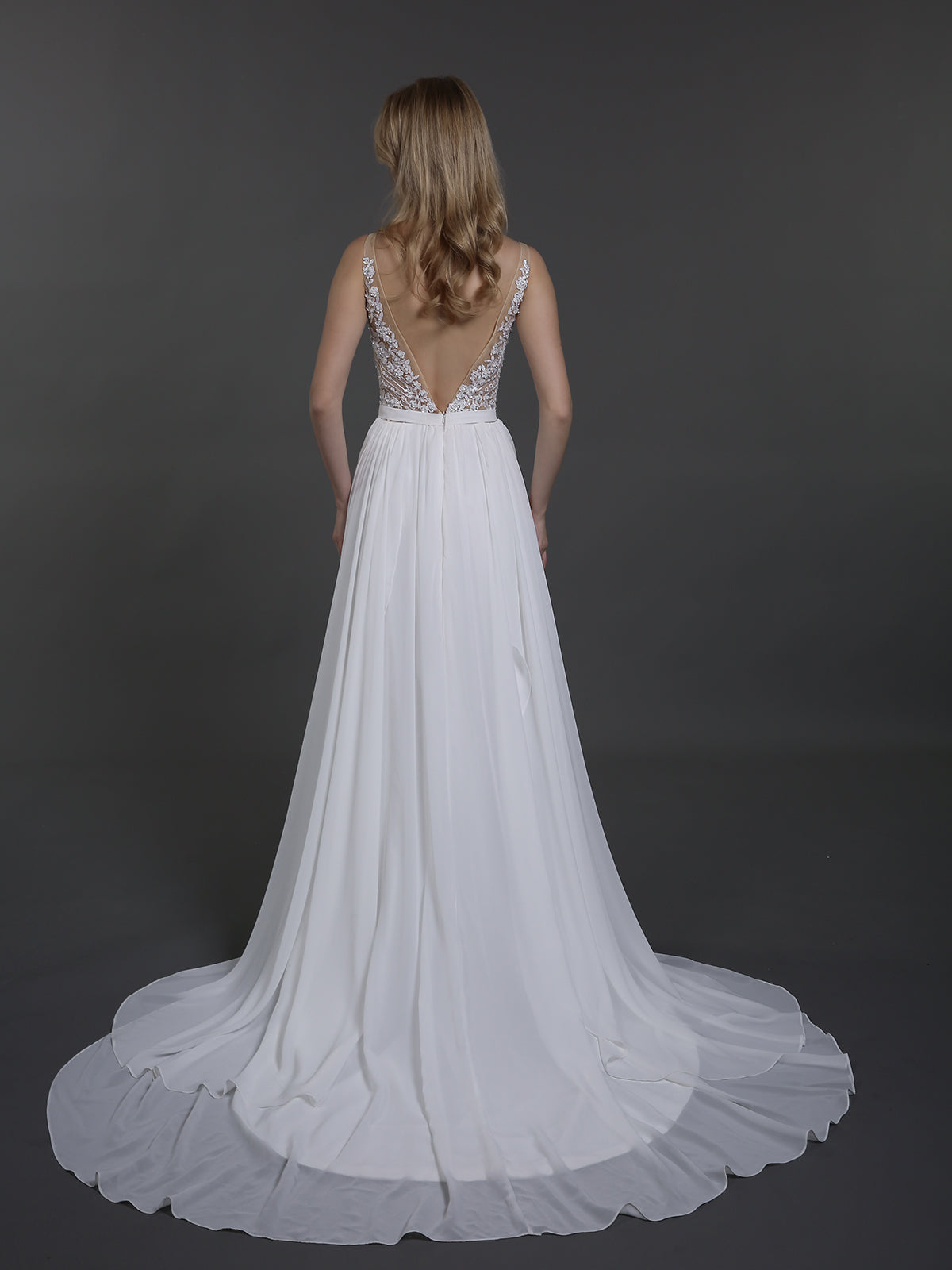 Vestido de Novia Marfil de Mousseline con Perlas y Cuello en V