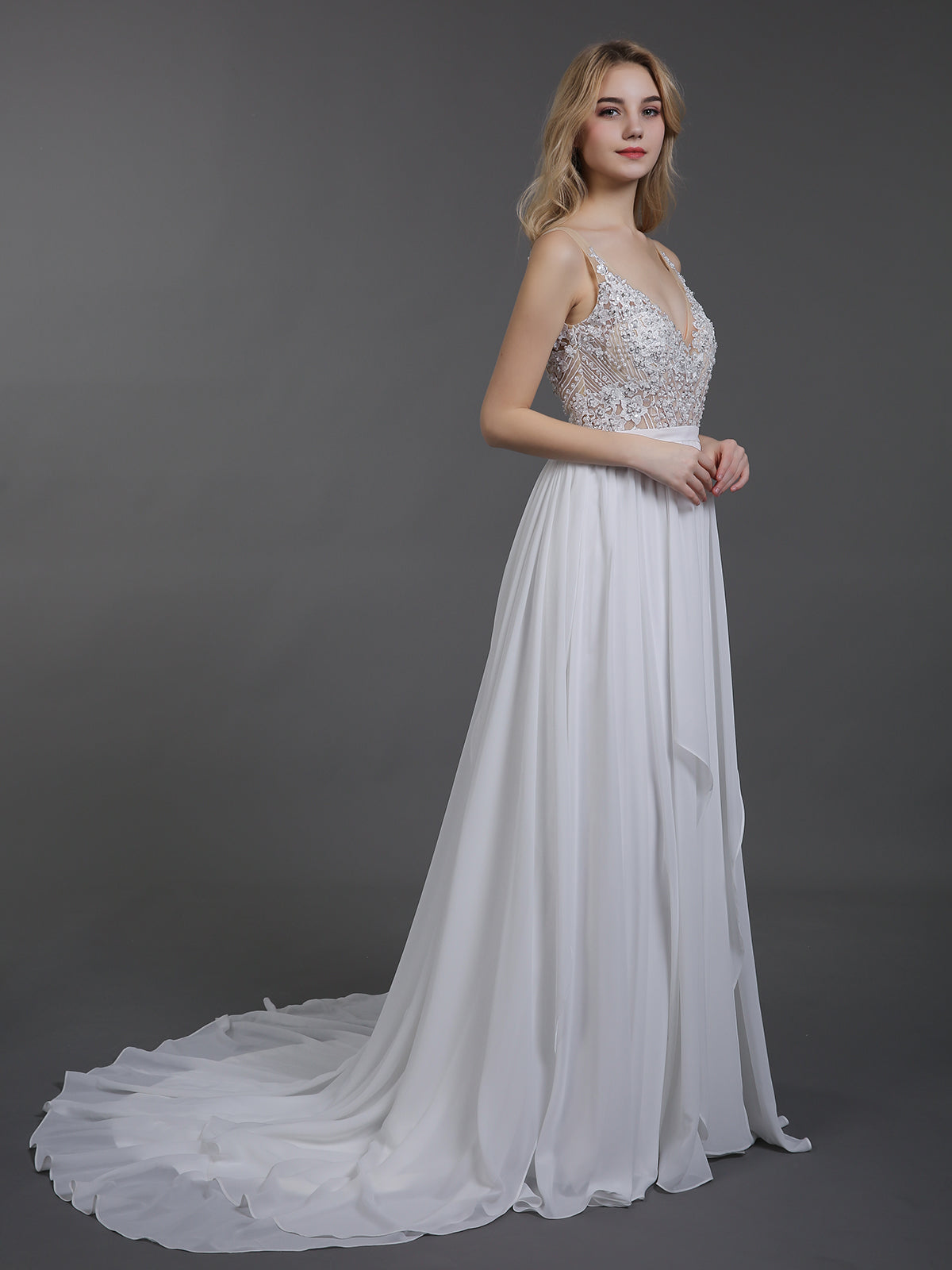 Vestido de Novia Marfil de Mousseline con Perlas y Cuello en V