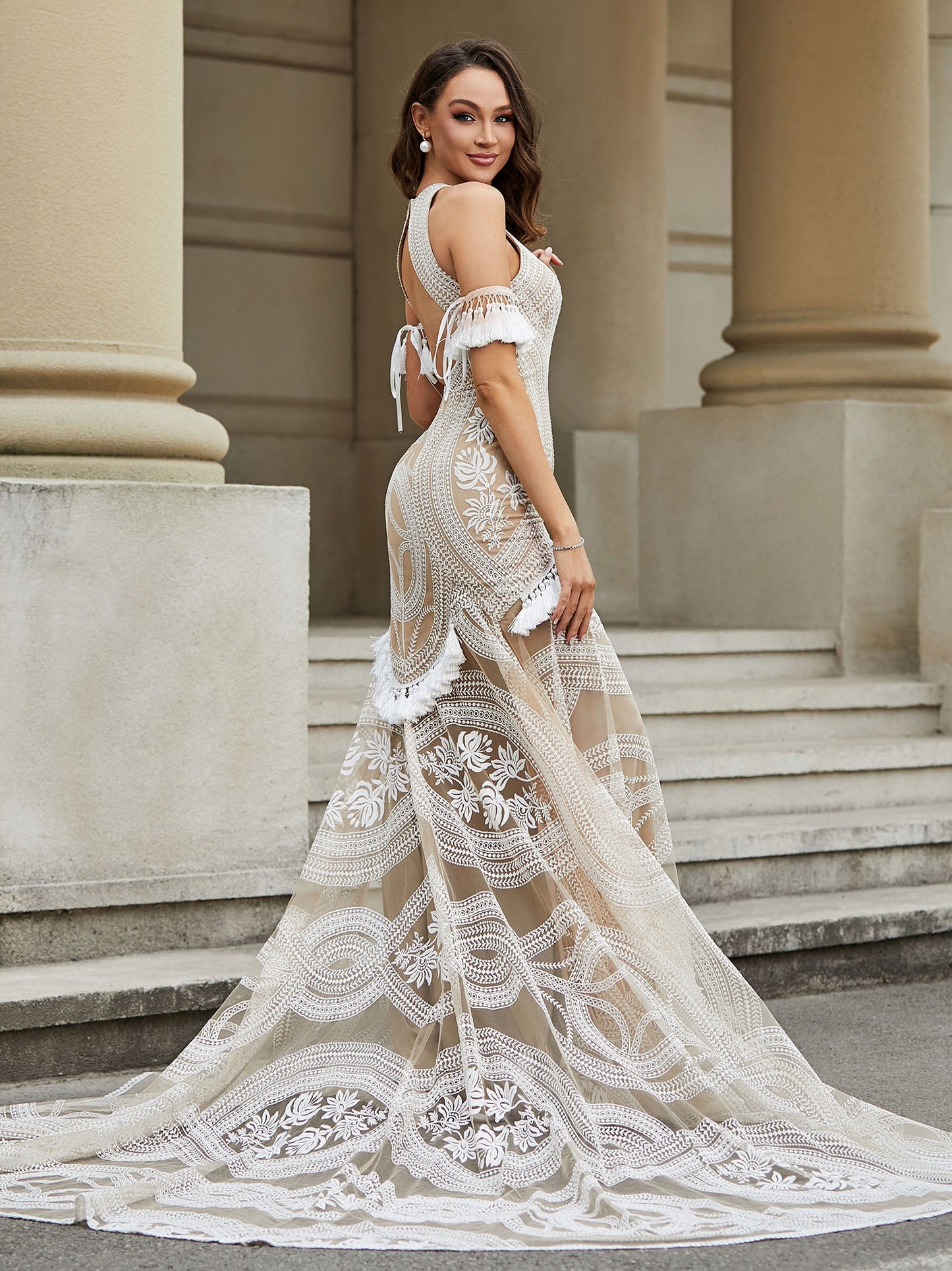 Vestido de Novia Sirena de Encaje con Flecos y Cola Barrida en Color Champagne
