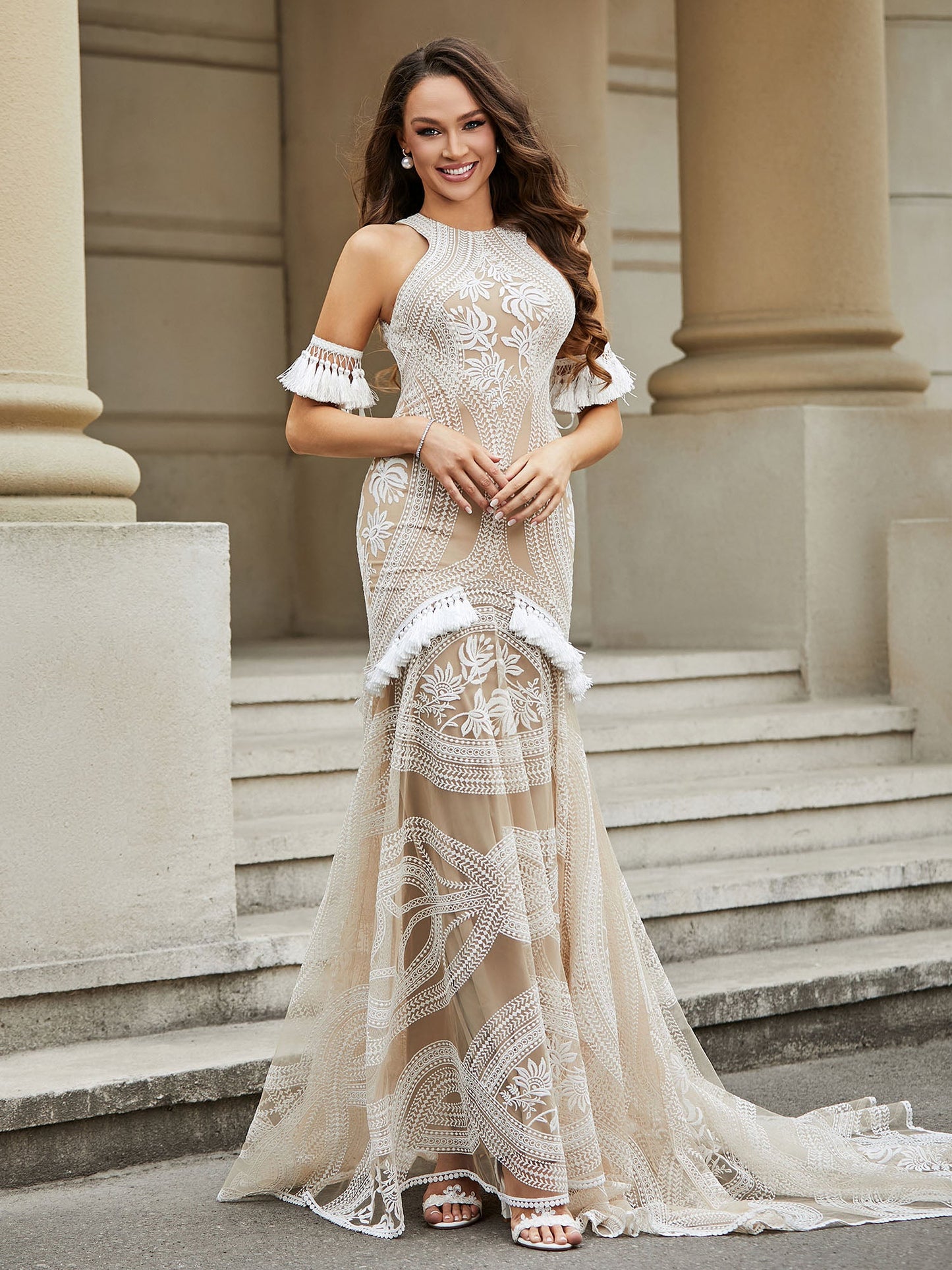 Vestido de Novia Sirena de Encaje con Flecos y Cola Barrida en Color Champagne