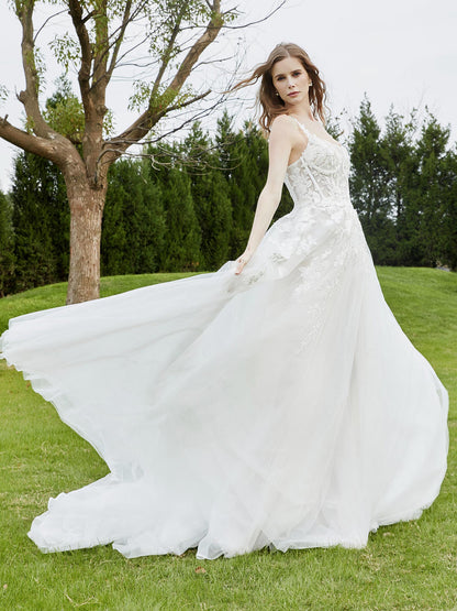 Vestido de Novia de Tul Marfil con Tirantes Espagueti y Cola de Capilla
