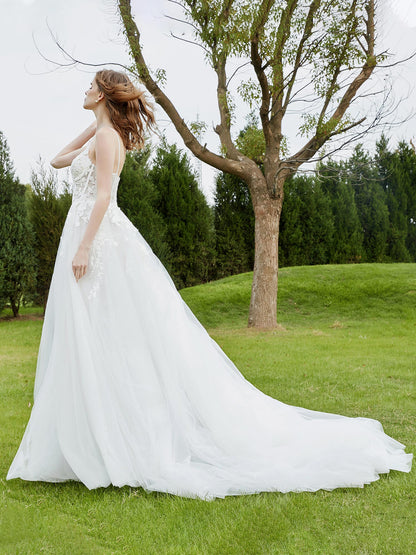 Vestido de Novia de Tul Marfil con Tirantes Espagueti y Cola de Capilla