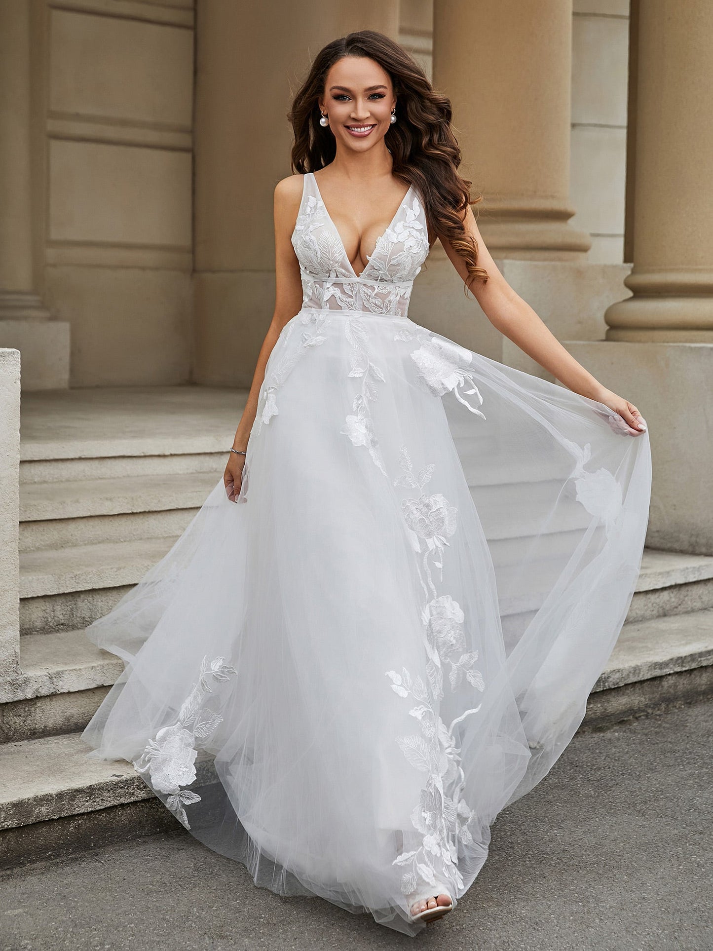 Vestido de Novia Marfil de Tul y Encaje con Escote en V