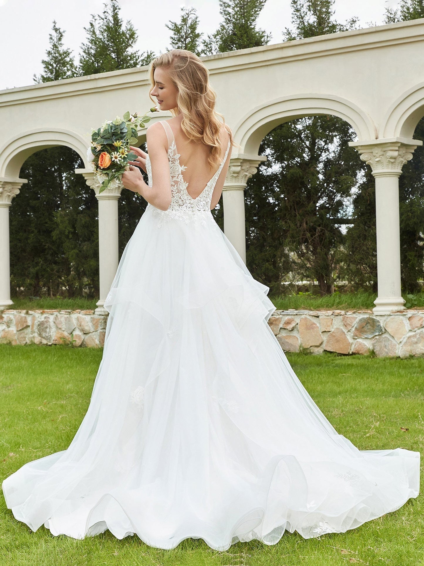 Vestido de Novia Sin Mangas de Tul con Escote en V Color Marfil