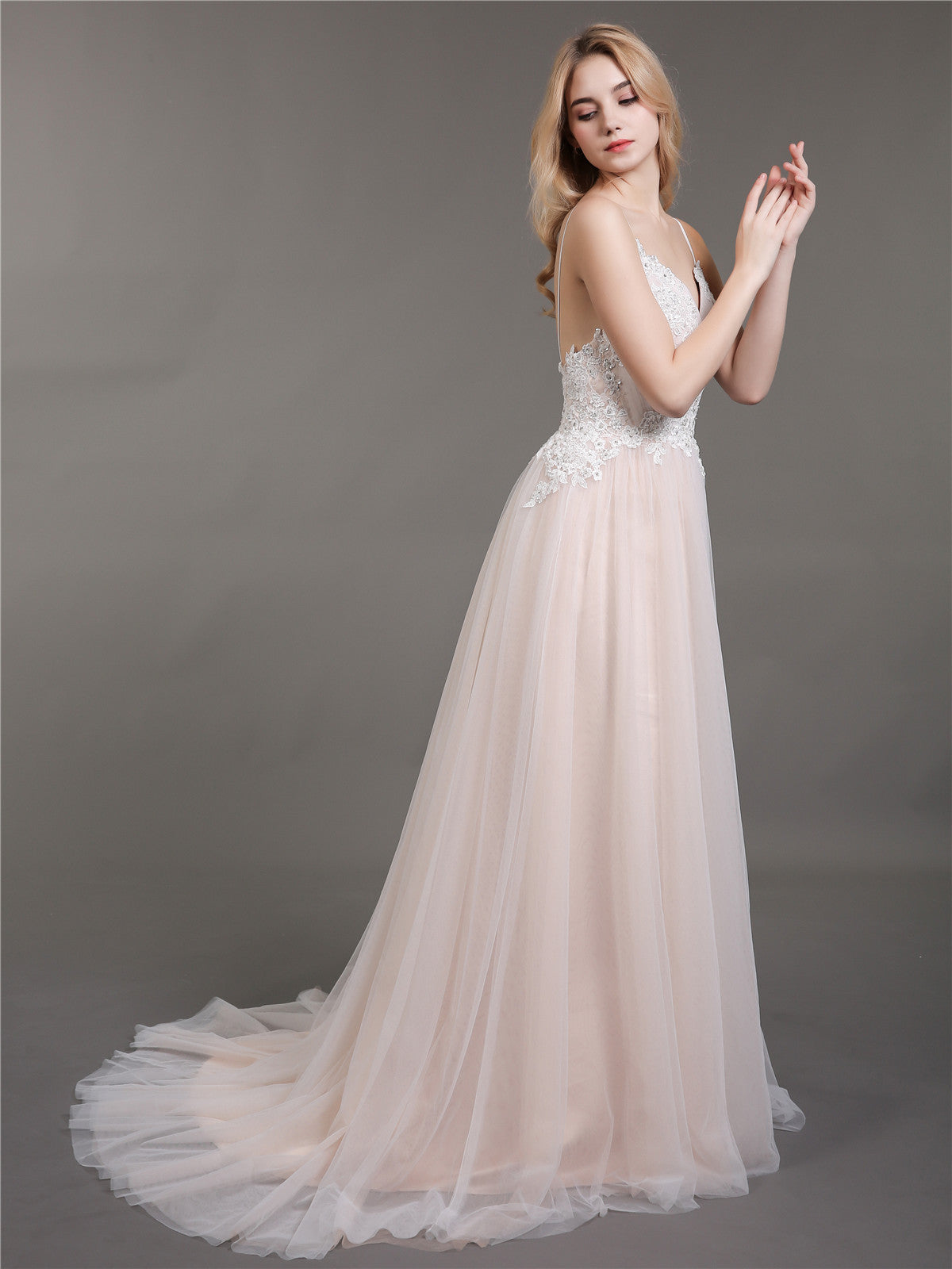 Vestido de Novia Marfil con Tirantes Espagueti y Escote en V con Cola