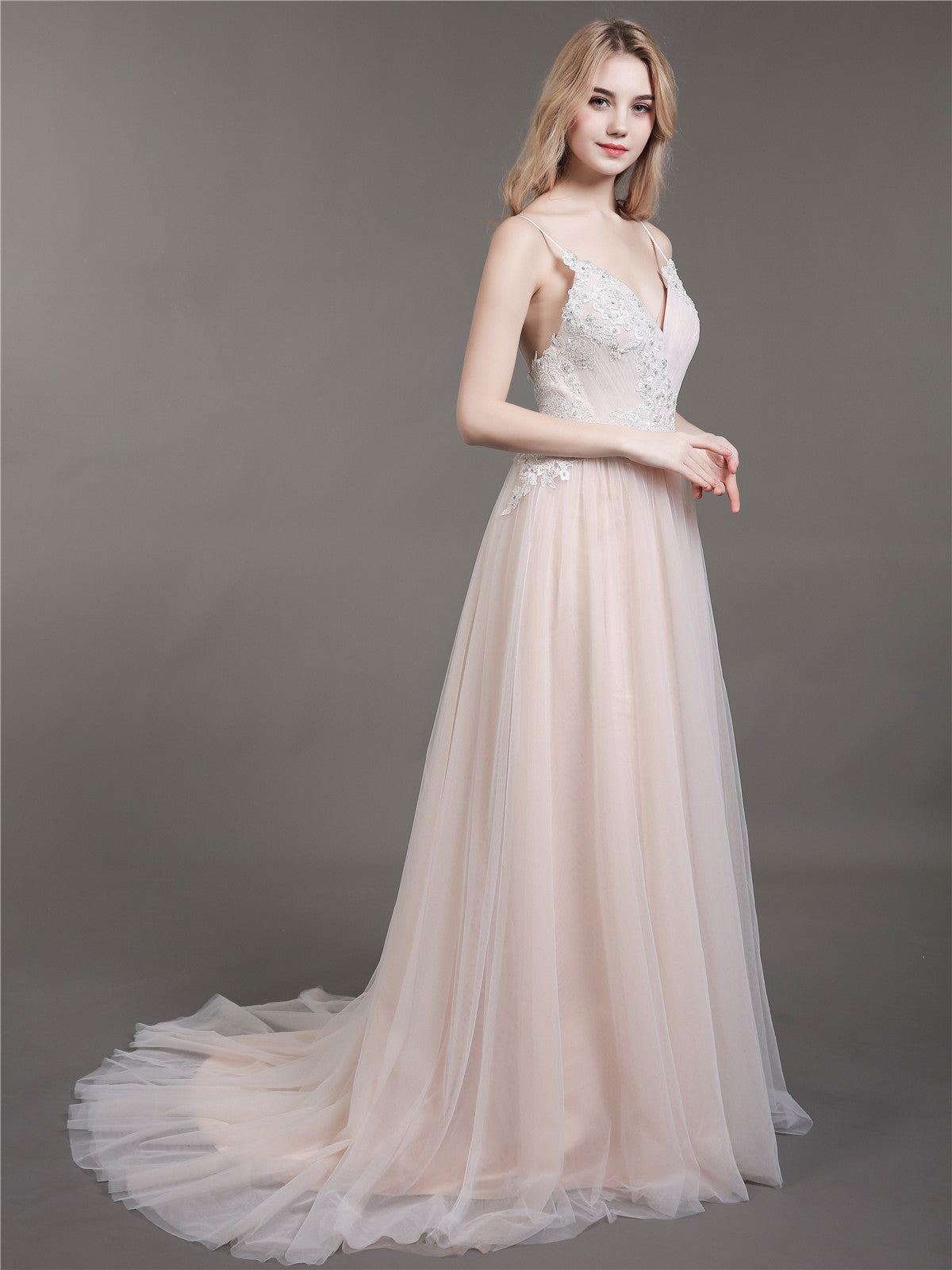 Vestido de Novia Marfil con Tirantes Espagueti y Escote en V con Cola
