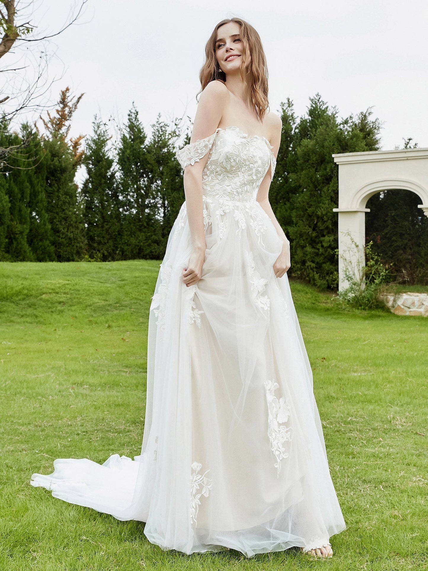 Vestido de Novia de Encaje Off-Shoulder con Cola de Capilla en Marfil/Campeón