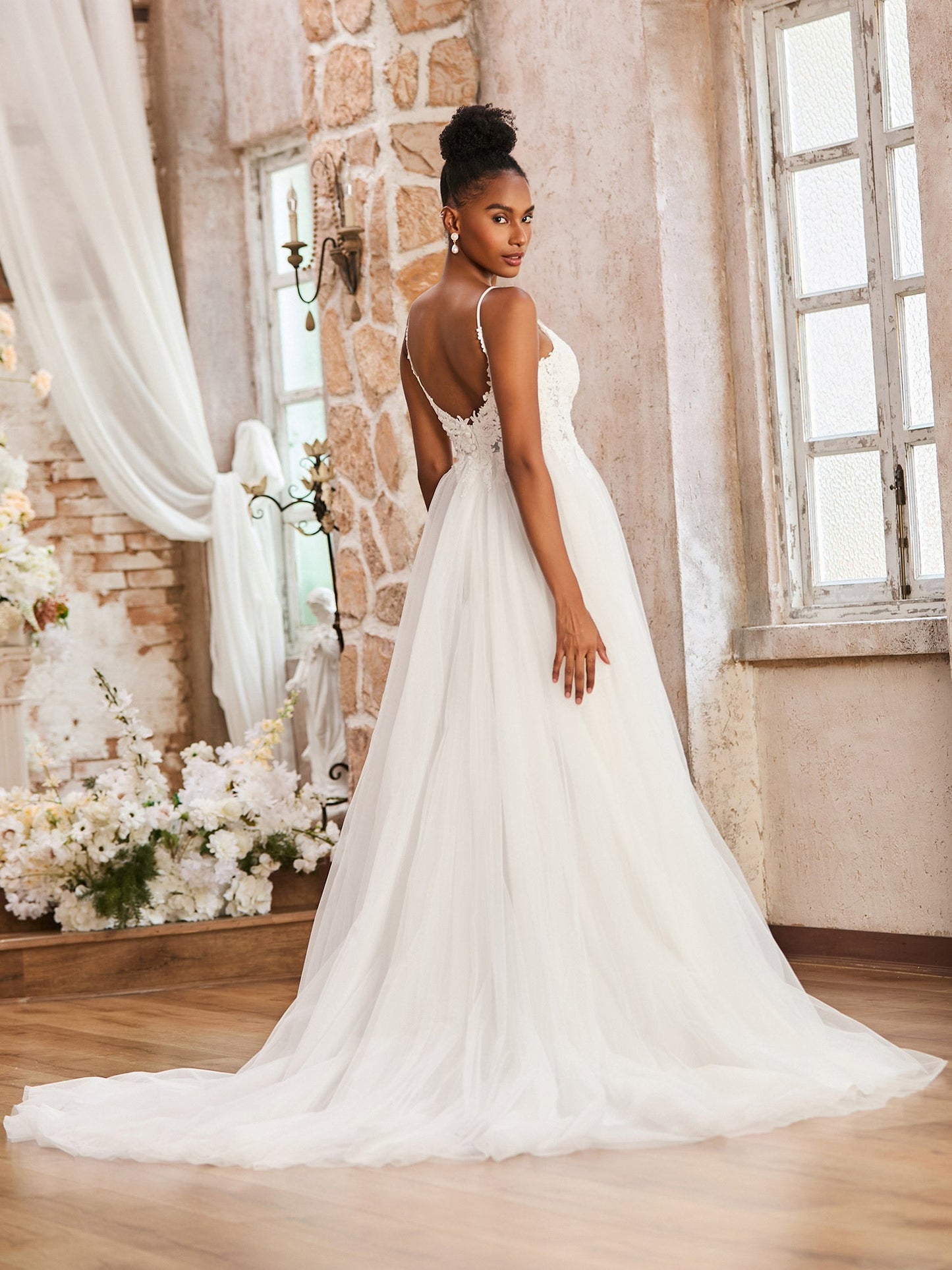 Vestido de Novia Plisado con Espalda Descubierta y Escote en V Profundo en Color Marfil