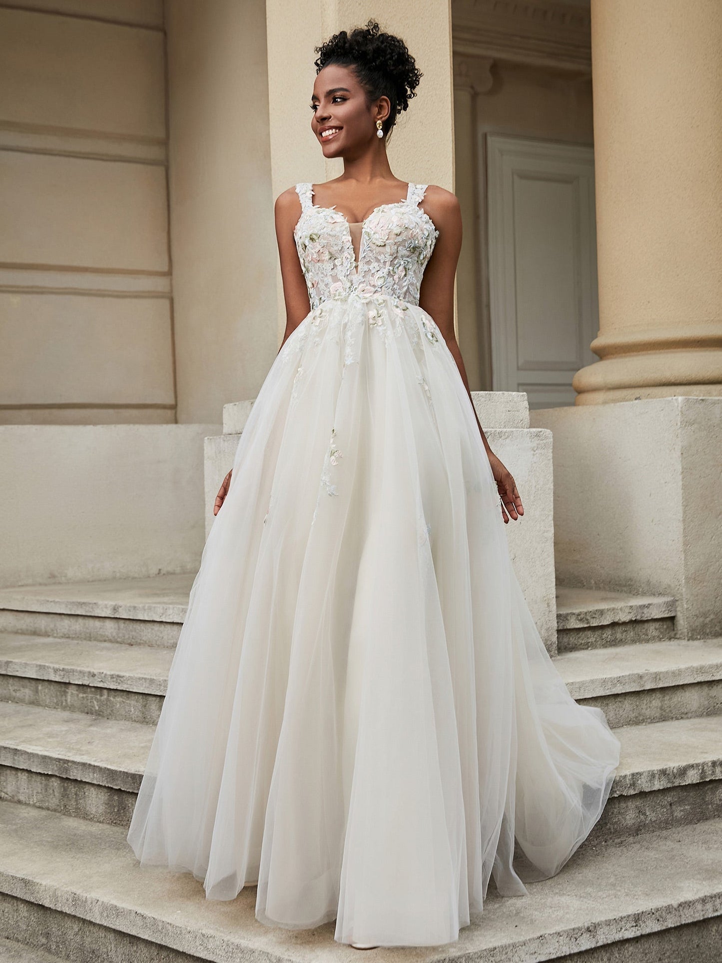 Vestido de Novia Floral en Tul con Escote en V - Estilo Similar a la Imagen