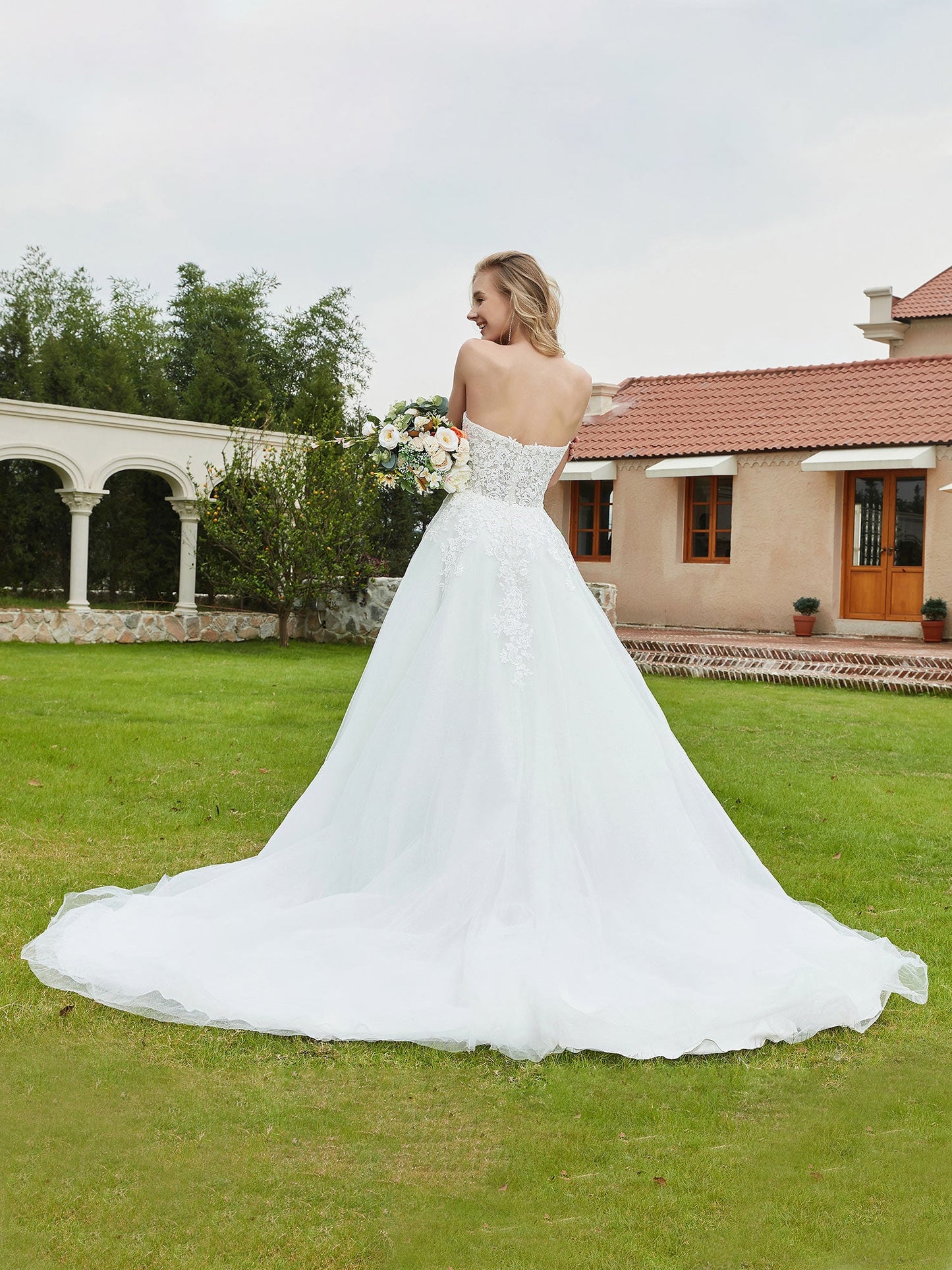 Vestido de Novia Sin Mangas de Encaje con Escote Corazón en Color Marfil