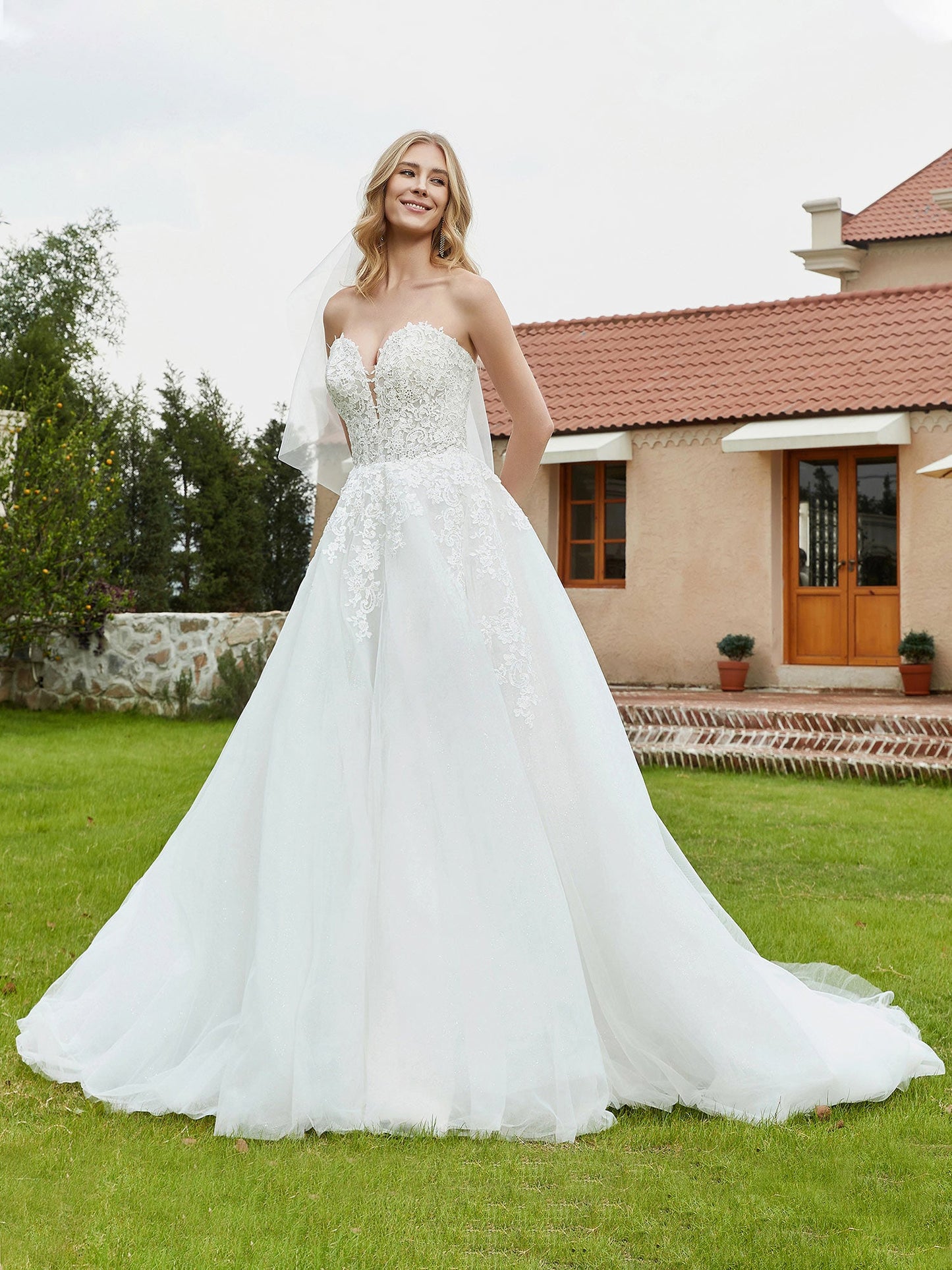 Vestido de Novia Sin Mangas de Encaje con Escote Corazón en Color Marfil