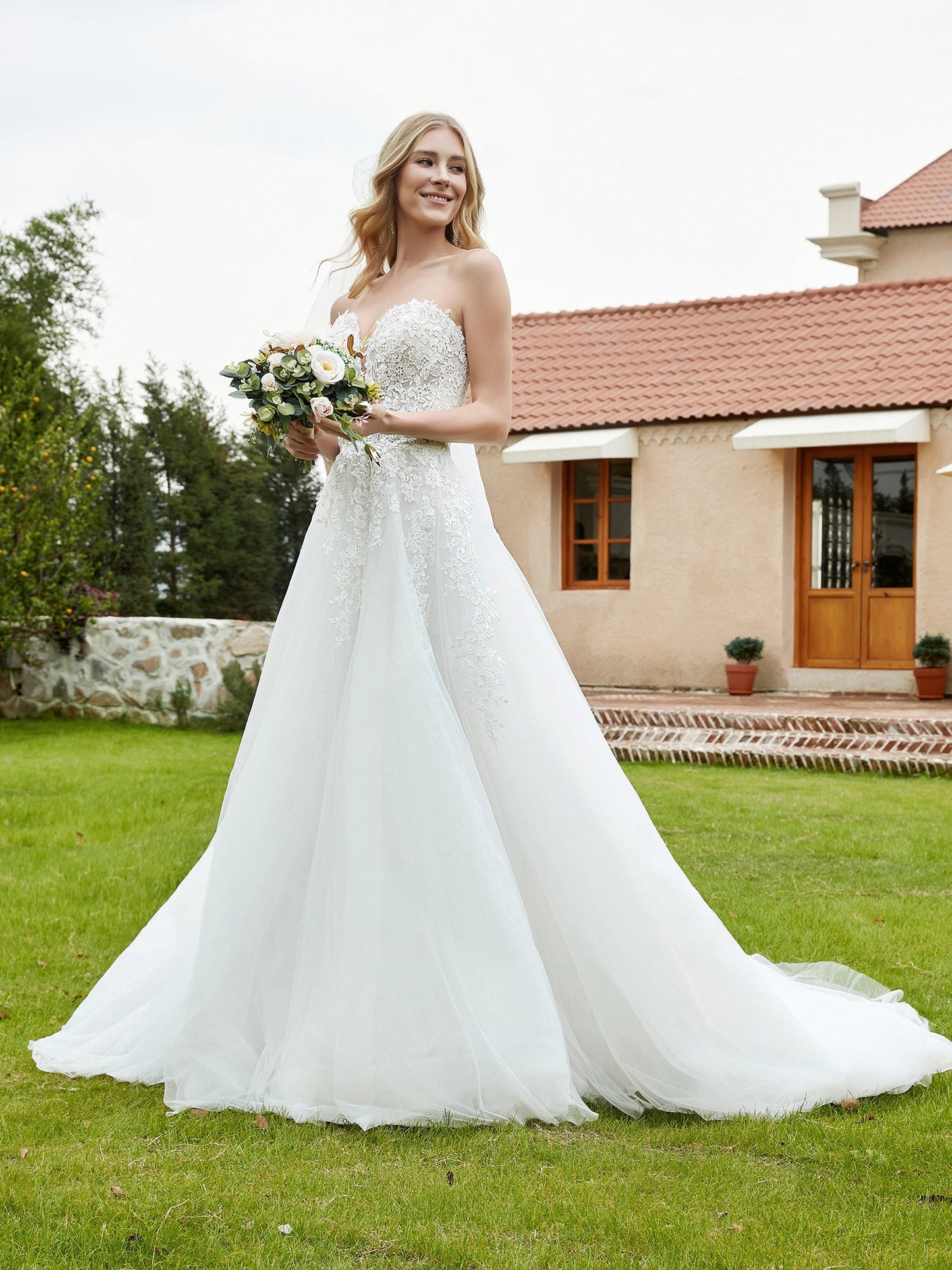 Vestido de Novia Sin Mangas de Encaje con Escote Corazón en Color Marfil