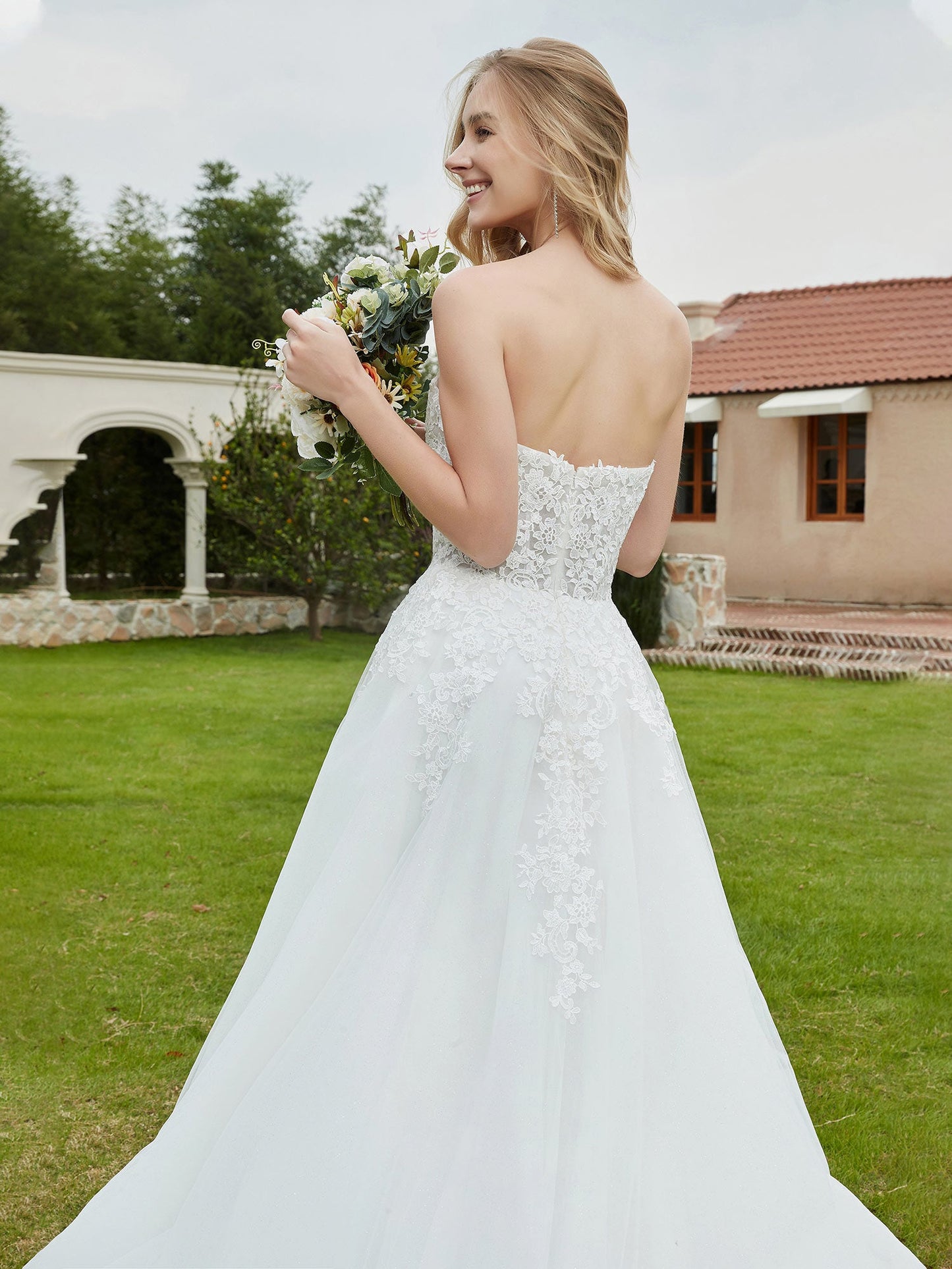 Vestido de Novia Sin Mangas de Encaje con Escote Corazón en Color Marfil