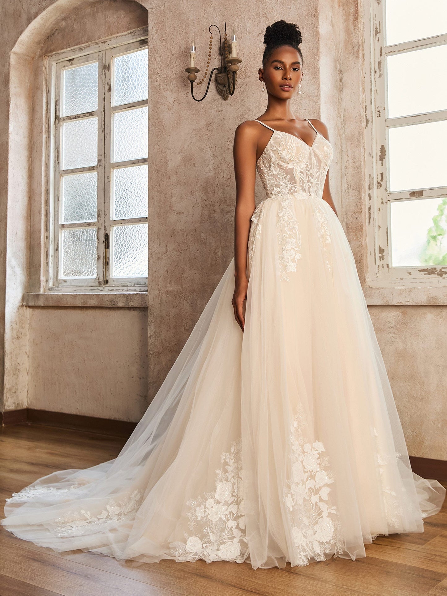 Vestido de Novia de Encaje con Tirantes Espagueti en Color Marfil/Copa