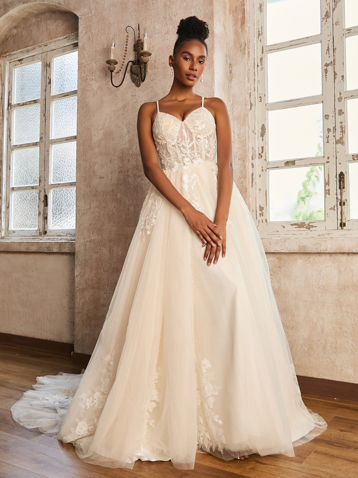 Vestido de Novia de Encaje con Tirantes Espagueti en Color Marfil/Copa