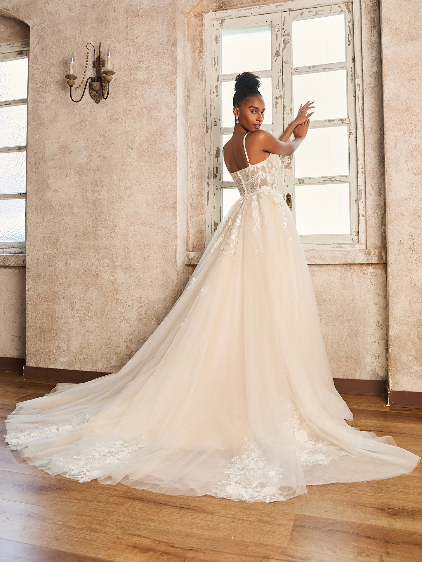 Vestido de Novia de Encaje con Tirantes Espagueti en Color Marfil/Copa