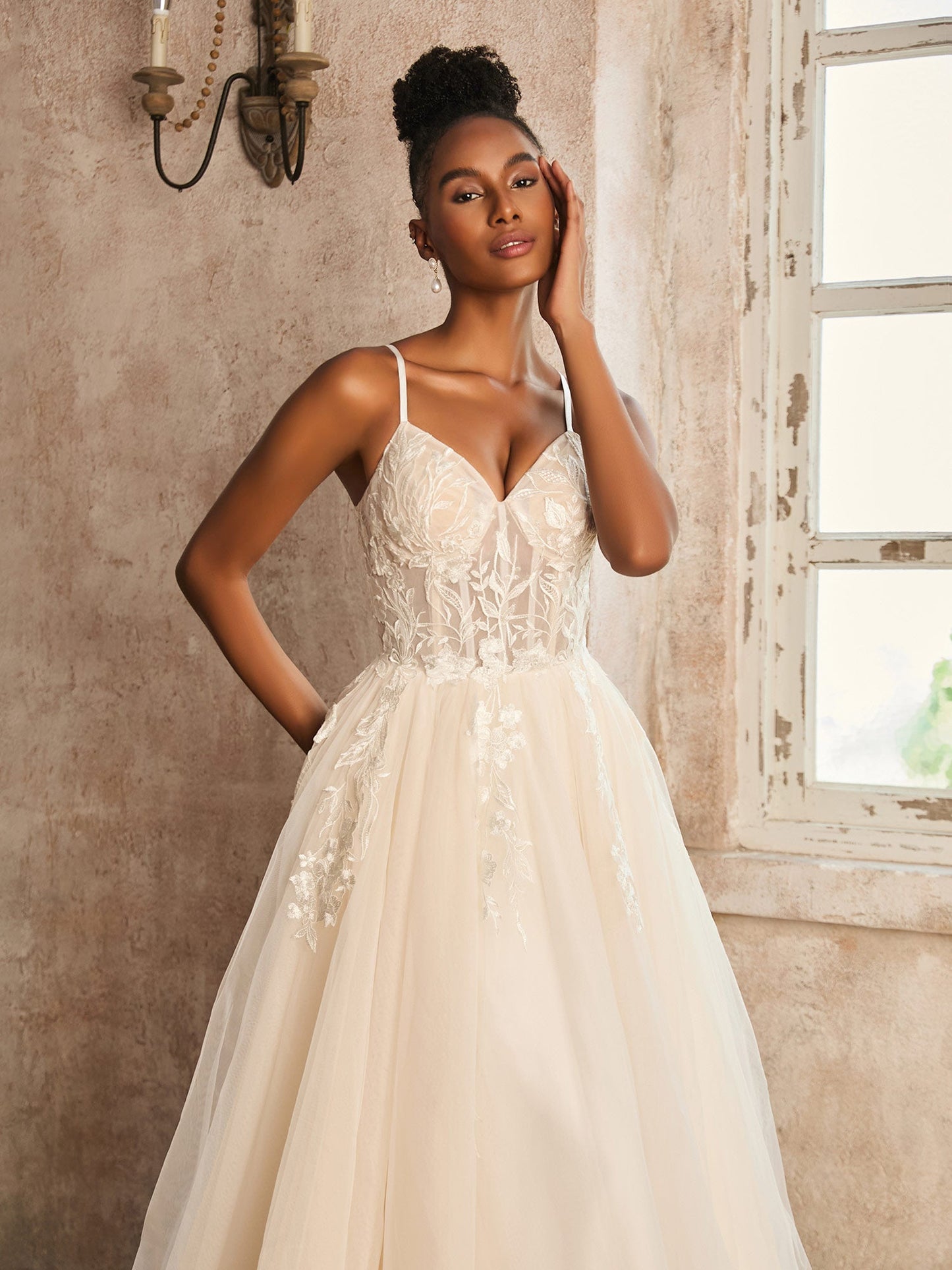 Vestido de Novia de Encaje con Tirantes Espagueti en Color Marfil/Copa