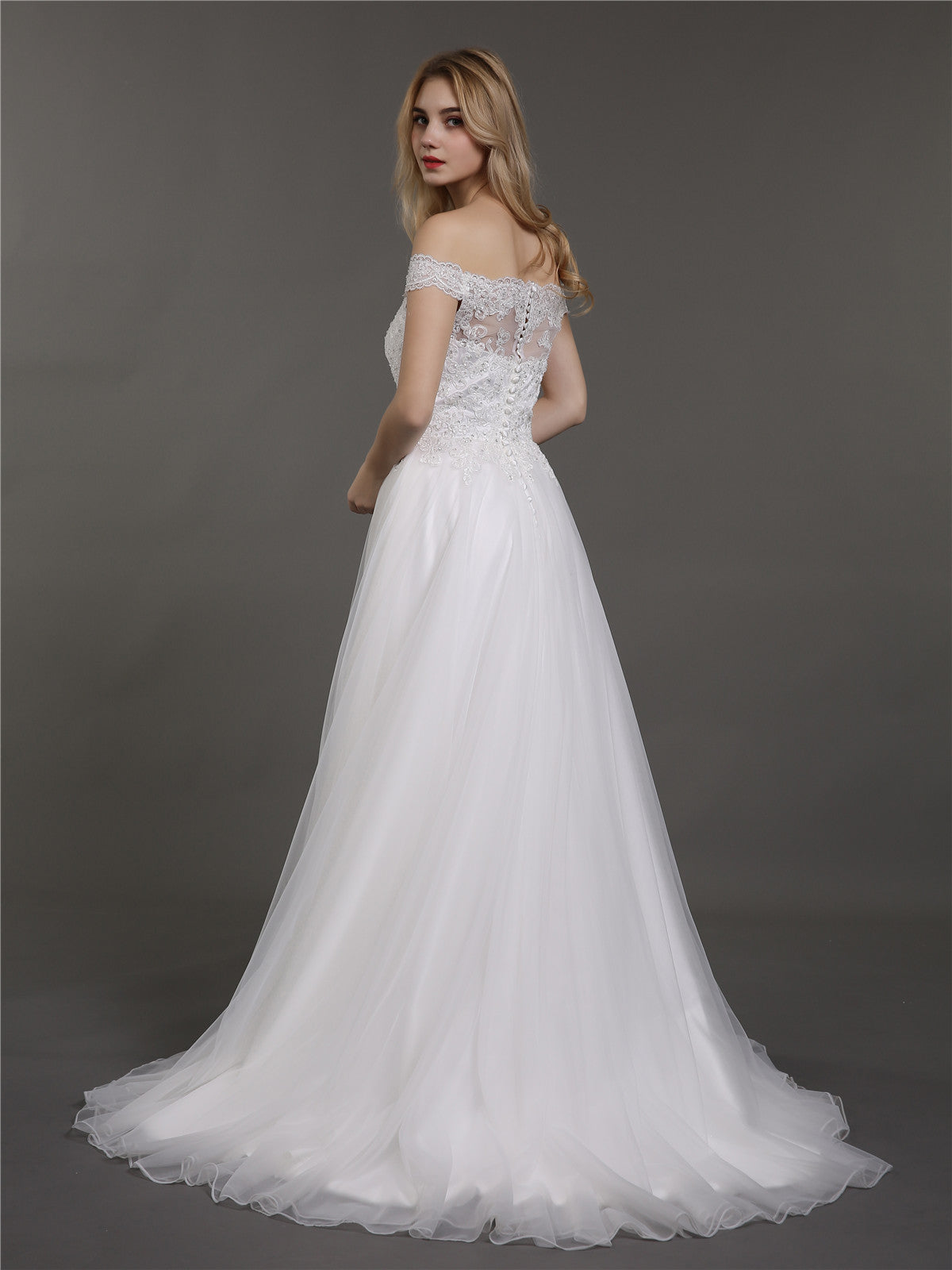 Vestido de Novia Marfil con Encaje y Tul de Corte Asimétrico