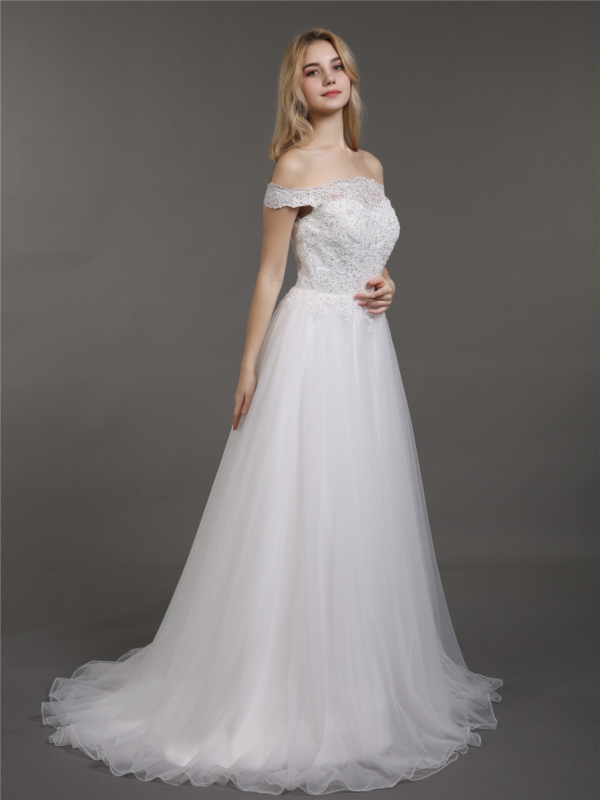 Vestido de Novia Marfil con Encaje y Tul de Corte Asimétrico