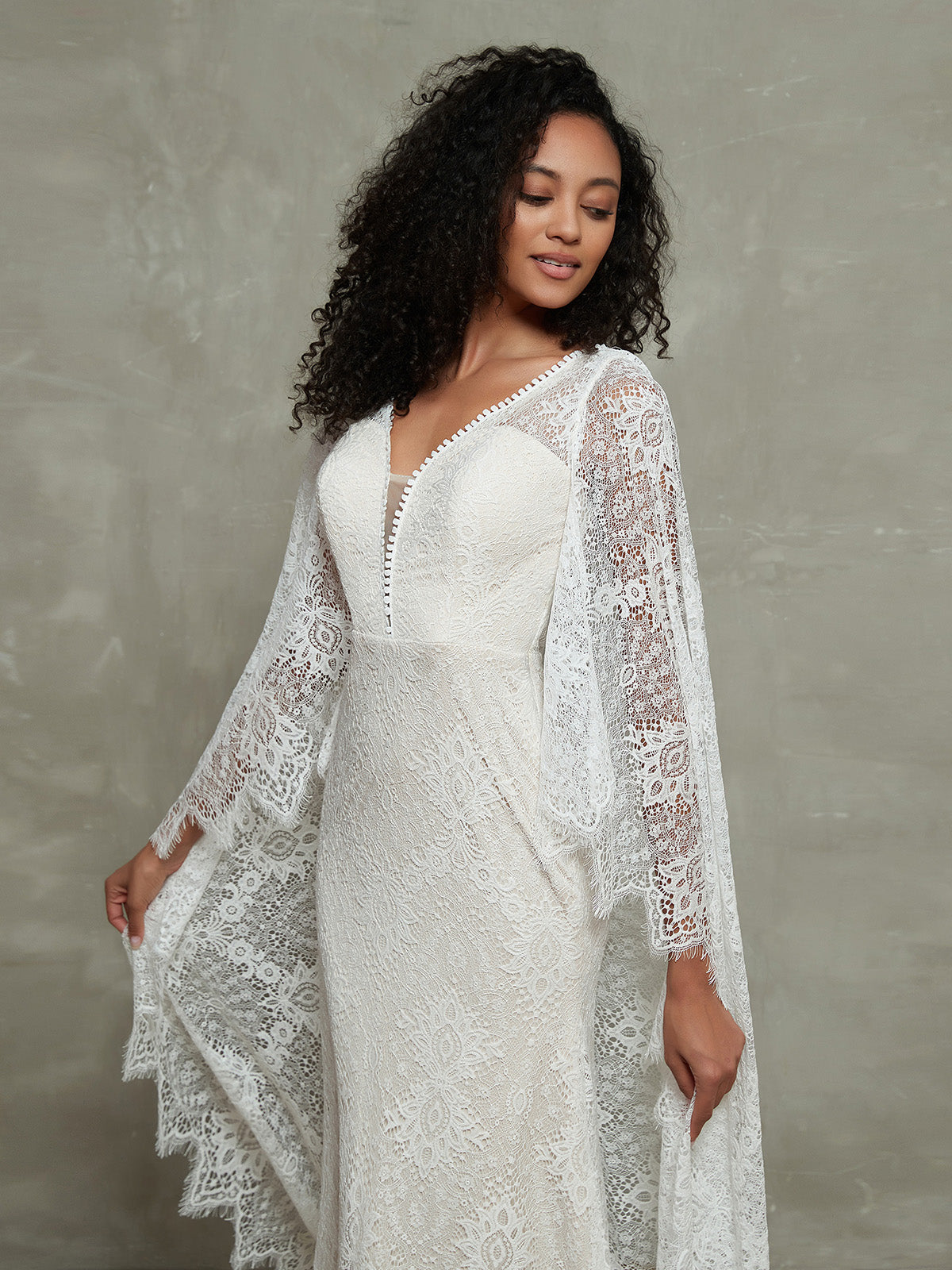 Vestidos de Novia de Encaje con Escote en V Profundo y Chal Incluido