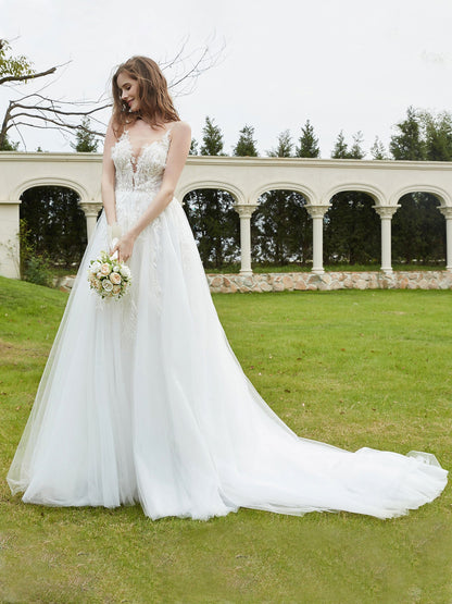 Vestido de Novia con Encaje y Escote Ilusión en Color Marfil