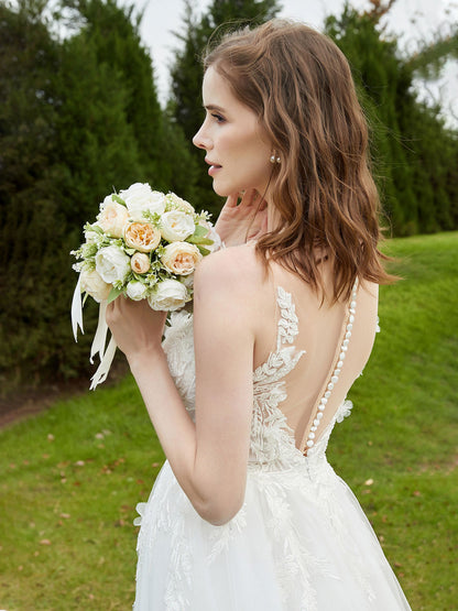 Vestido de Novia con Encaje y Escote Ilusión en Color Marfil