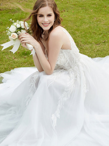 Vestido de Novia con Encaje y Escote Ilusión en Color Marfil