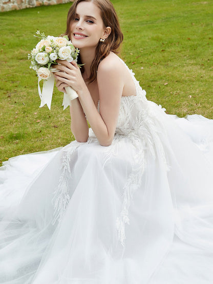 Vestido de Novia con Encaje y Escote Ilusión en Color Marfil