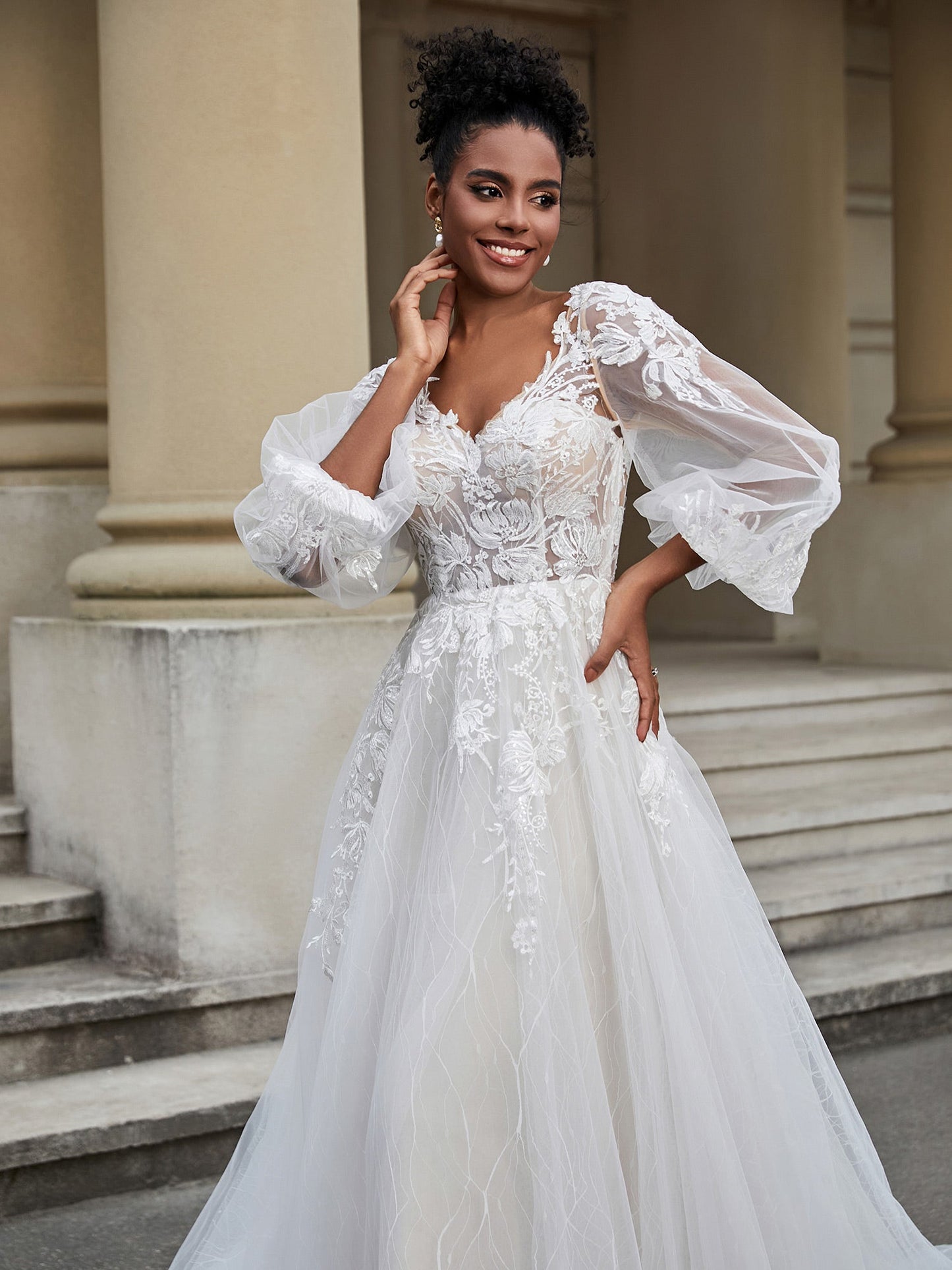 Vestido de Novia de Tul con Espalda Descubierta y Mangas Largas, Estilo de Imagen
