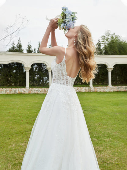 Vestido de Novia A-line con Escote en V y Cola Barrida en Color Marfil