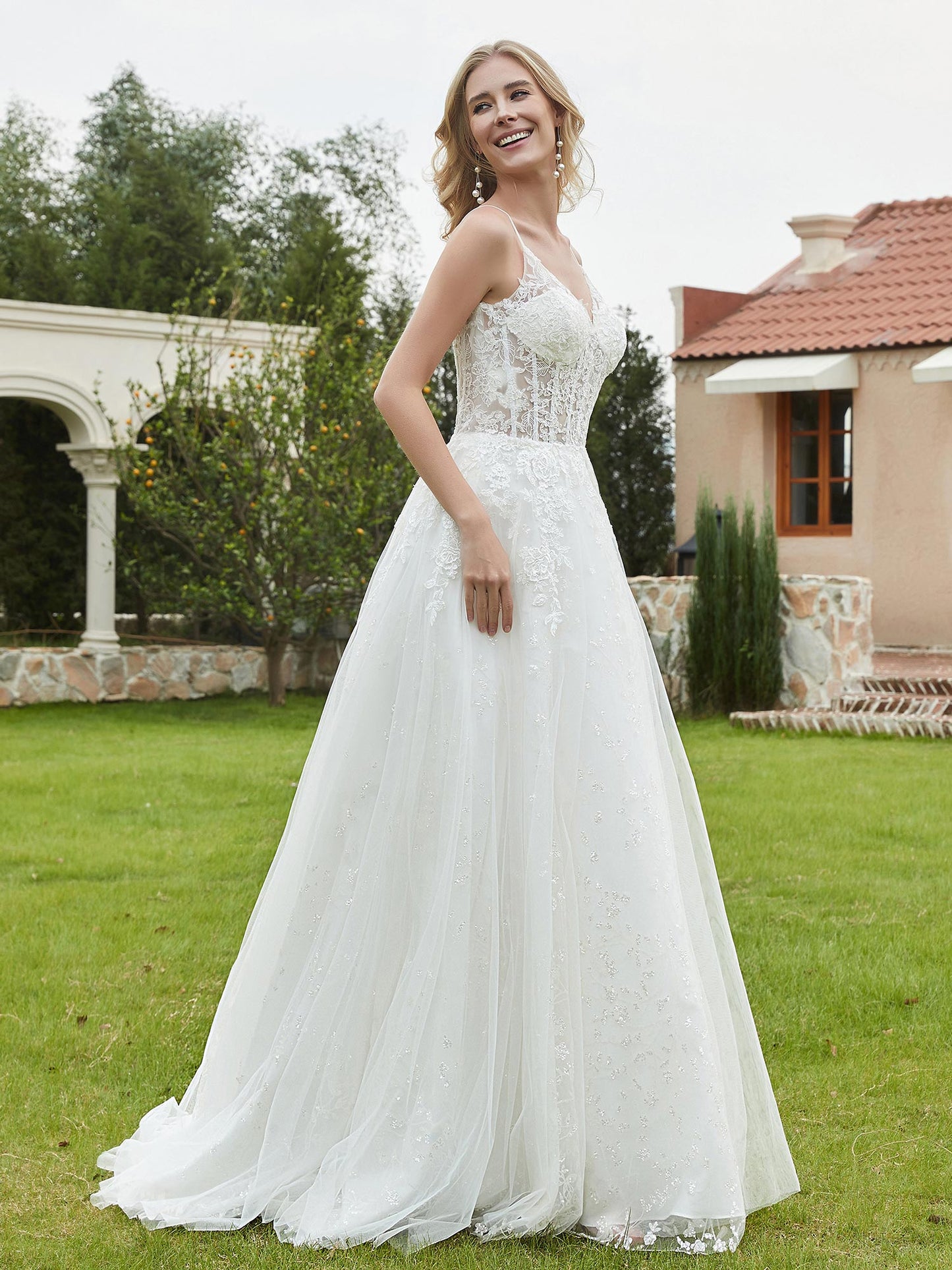 Vestido de Novia A-line con Escote en V y Cola Barrida en Color Marfil