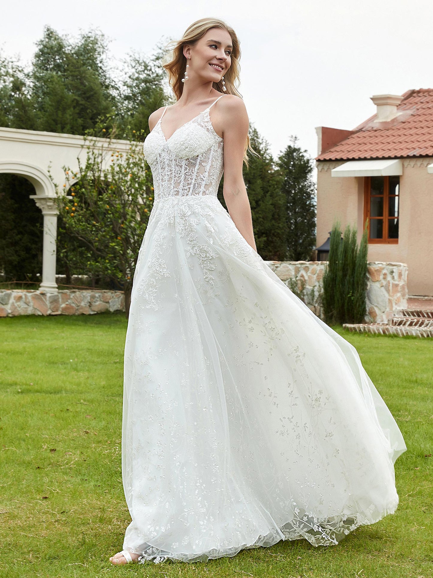Vestido de Novia A-line con Escote en V y Cola Barrida en Color Marfil