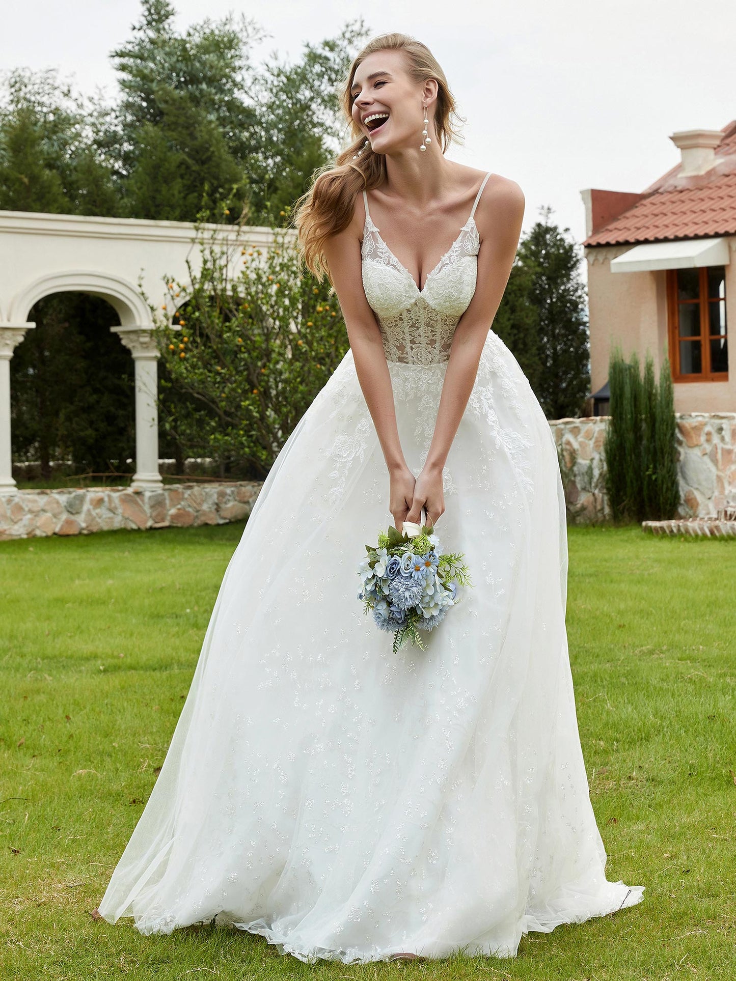 Vestido de Novia A-line con Escote en V y Cola Barrida en Color Marfil