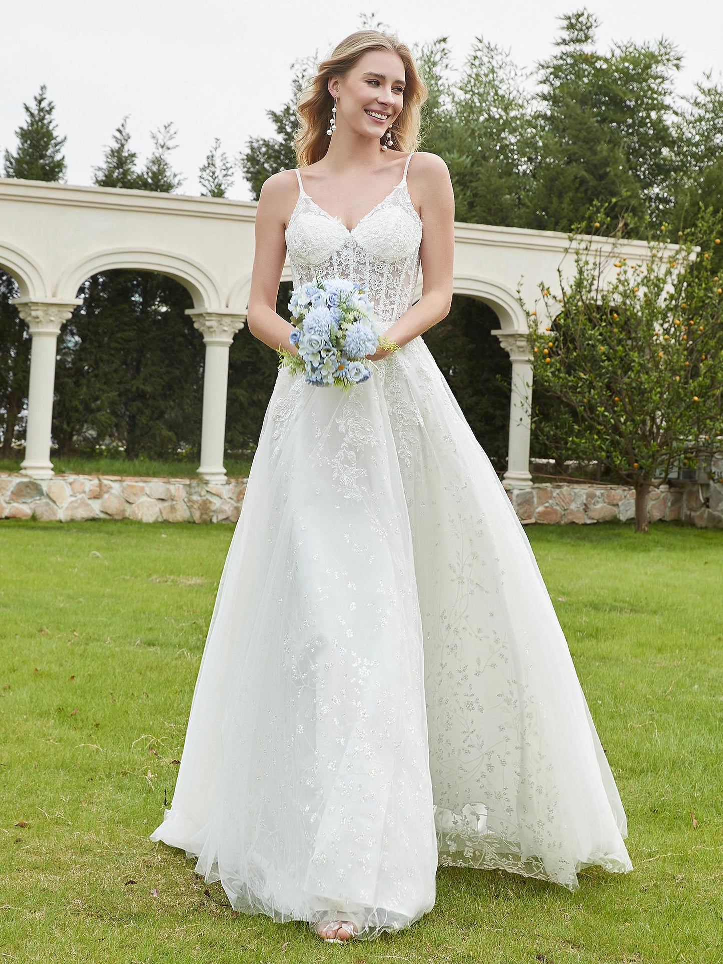 Vestido de Novia A-line con Escote en V y Cola Barrida en Color Marfil