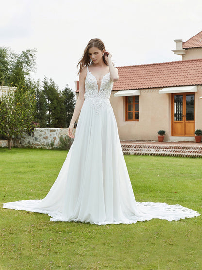 Vestido de Novia de Encaje Muselina con Escote en V y Cola de Capilla en Color Marfil