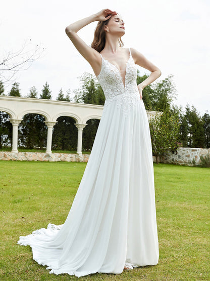 Vestido de Novia de Encaje Muselina con Escote en V y Cola de Capilla en Color Marfil