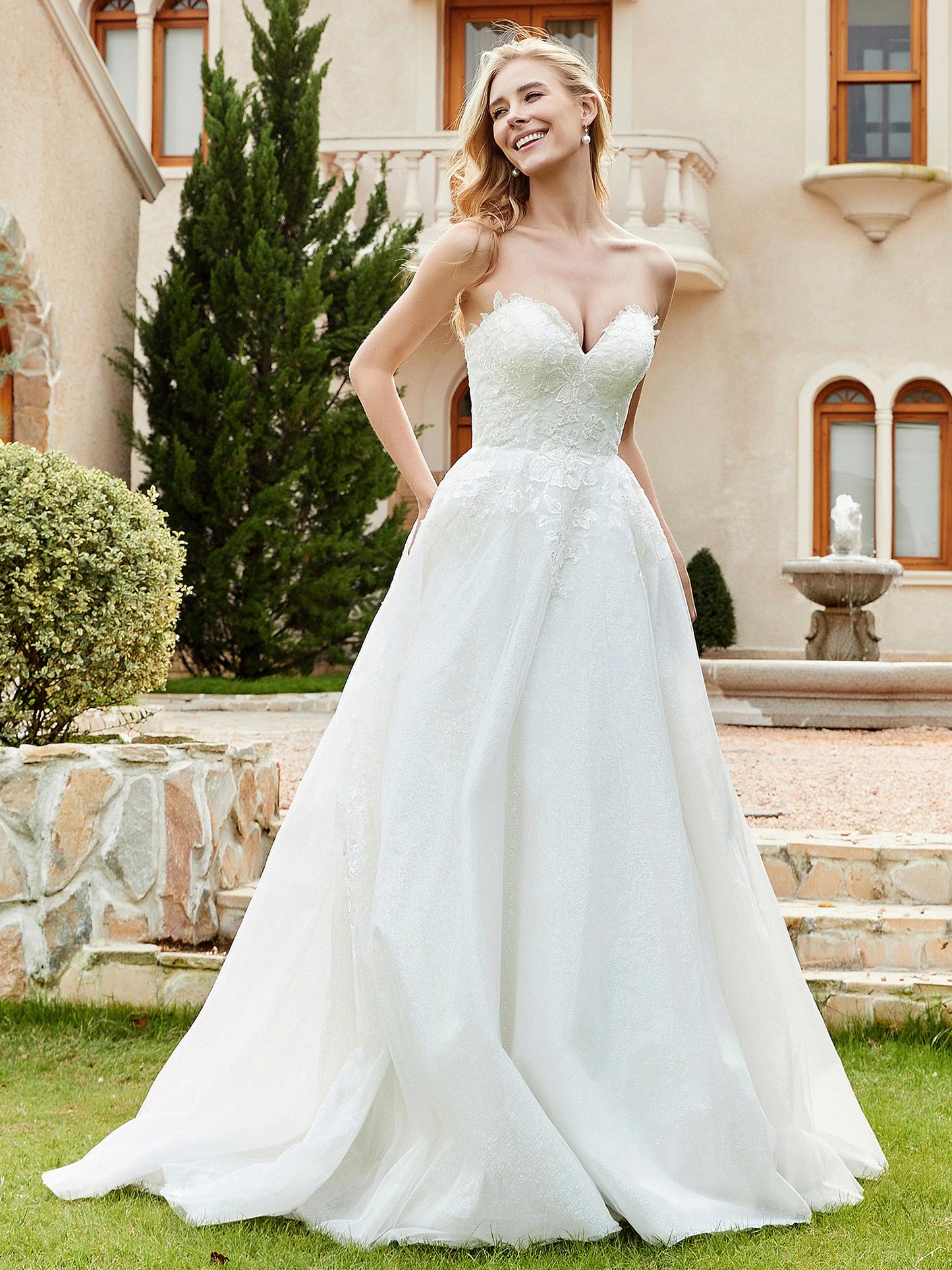 Vestido de Novia de Tul Marfil con Escote en Forma de Corazón y Cola Barrida