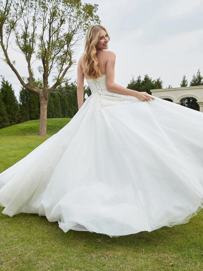 Vestido de Novia de Tul Marfil con Escote en Forma de Corazón y Cola Barrida