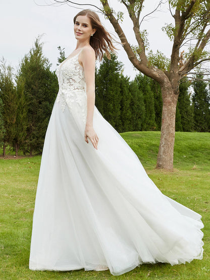 Vestido de Novia con Escote en V Profundo y Cola de Capilla en Color Marfil