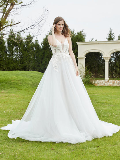 Vestido de Novia con Escote en V Profundo y Cola de Capilla en Color Marfil