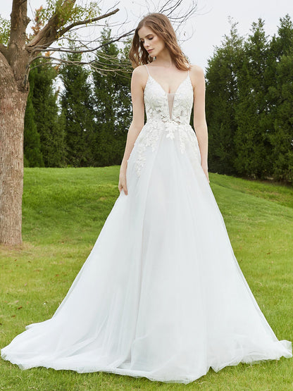 Vestido de Novia con Escote en V Profundo y Cola de Capilla en Color Marfil